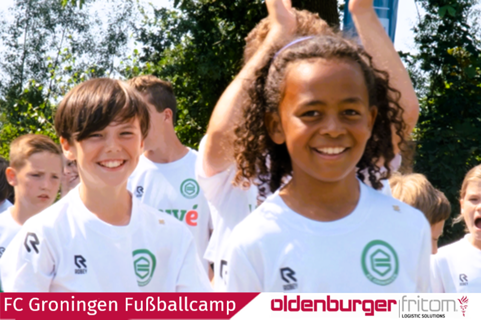 Glückliche Gesichter beim FC Groningen Fußballcamp 2024 in Wildervank, Niederlande.