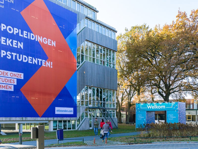 Wir arbeiten mit NHL Stenden zusammen, eine Hochschule mit Standorten in den nördlichen Niederlanden und im Ausland.