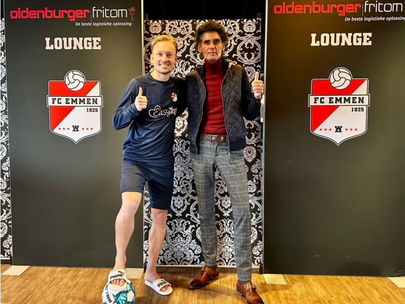 Mark Diemers, midfielder of FC Emmen, and René Dale, CEO of Oldenburger|Fritom.